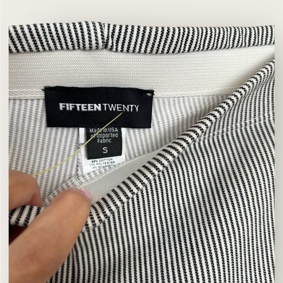 Black & white stripes leggings size Small, New - Picture 4 of 7